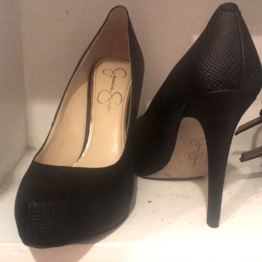 Jessica Simpson black textured heels. 8.5